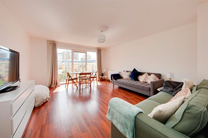 2 Bedroom Flat For Sale In Premiere Place, London, E14