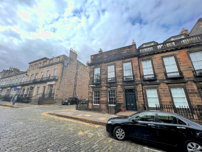 3 Bedroom Flat To Rent In Carlton Terrace, Calton Hill, Edinburgh, EH7