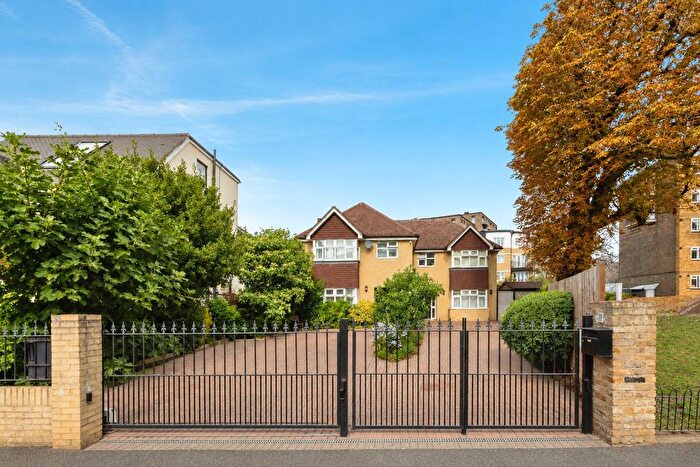 4 Bedroom Semi-Detached House For Sale In Atkins Road, London, SW12