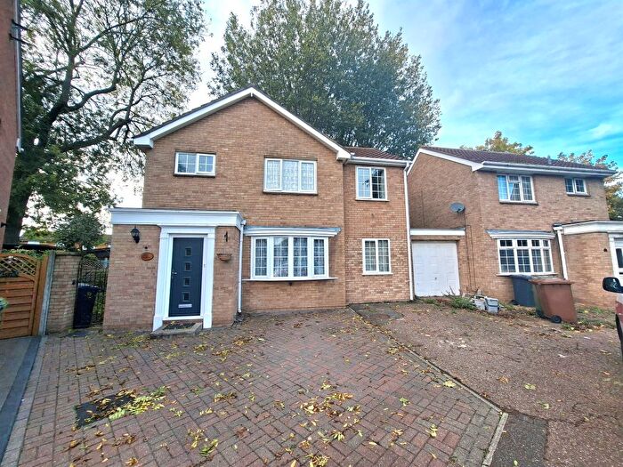 5 Bedroom Link Detached House For Sale In Barry Walk, Peterborough, PE2