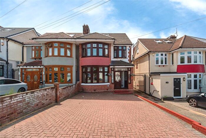 4 Bedroom Semi-Detached House For Sale In Mellows Road, Ilford, IG5