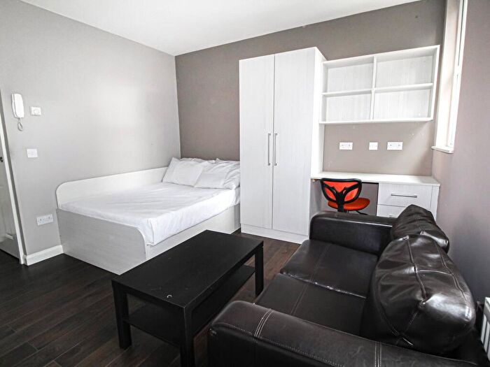 Apartment To Rent In Apt, Darnley Road #, LS16