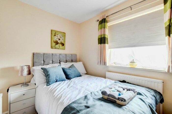 1 Bedroom Property To Rent In Hare Lane, Langley Green, RH11