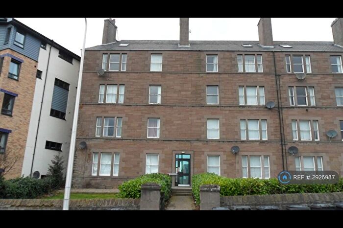 3 Bedroom Flat To Rent In Roseangle, Dundee, DD1