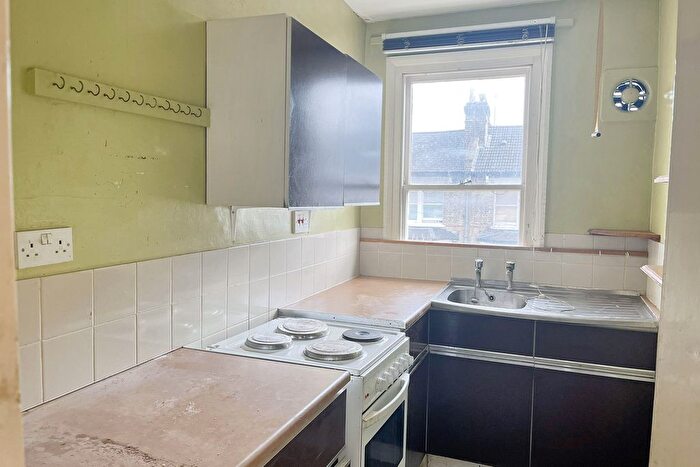 1 Bedroom Flat For Sale In Davisville Road, London, W12