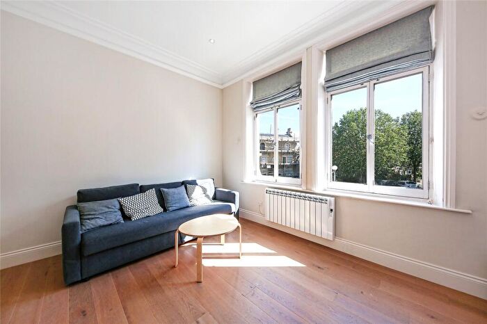 1 Bedroom Flat To Rent In Battersea Bridge Road, Battersea Park, SW11