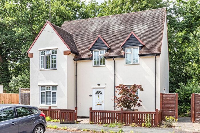 2 Bedroom Maisonette For Sale In Birchwood Road, West Byfleet, Surrey, KT14