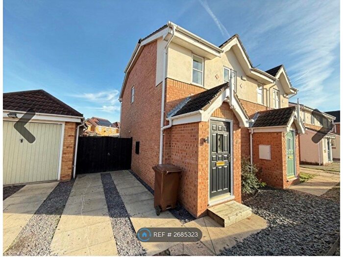 2 Bedroom Semi Detached House To Rent In Midgley Rise, Pontefract, WF8