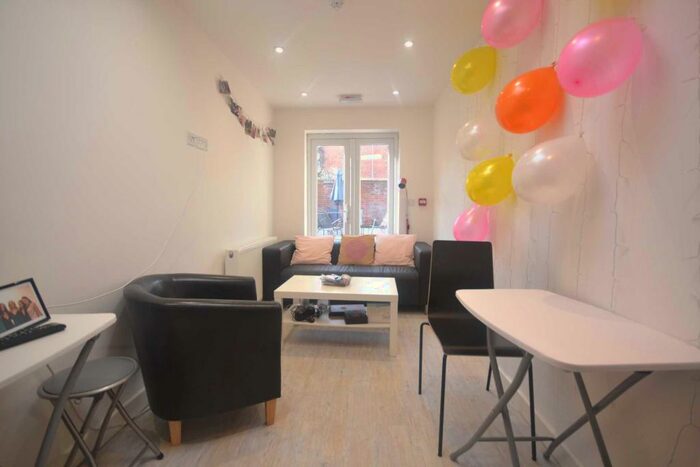 5 Bedroom Terraced House To Rent In Donnington Gardens, Reading, RG1