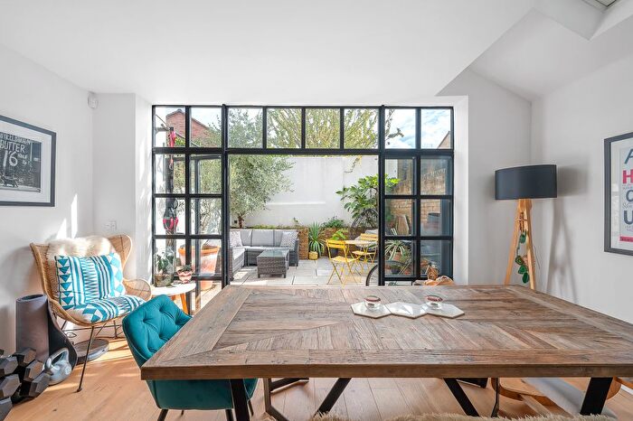 4 Bedroom Semi-detached House To Rent In Brayburne Avenue, London, SW4