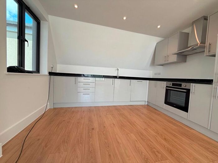 3 Bedroom Flat To Rent In Crompton House, High Street, Barnet, EN5