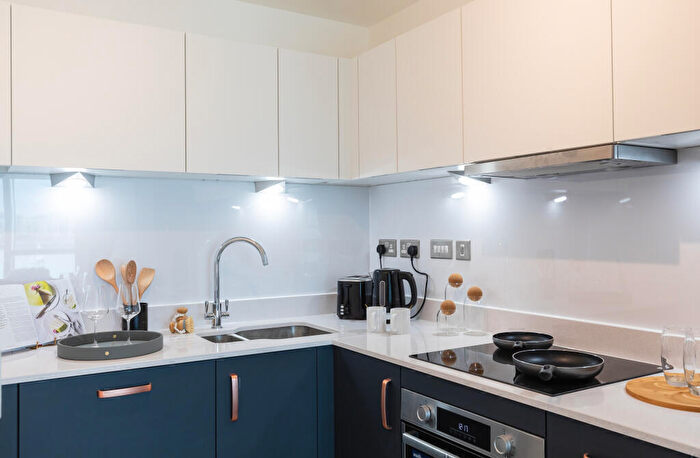 2 Bedroom Apartment To Rent In Centenary Plaza, Southampton, Hampshire, SO19