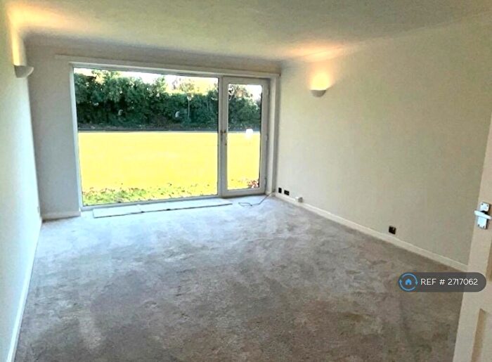 2 Bedroom Flat To Rent In Highfield Court, Sutton Coldfield, B73