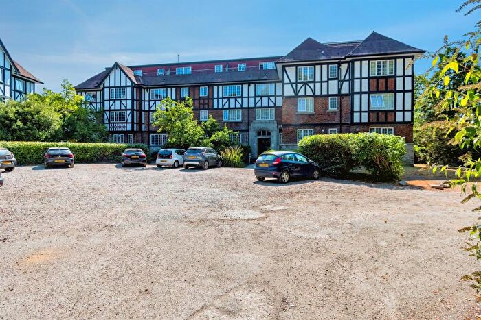 1 Bedroom Flat For Sale In Elmfield West Block, Southampton, SO15
