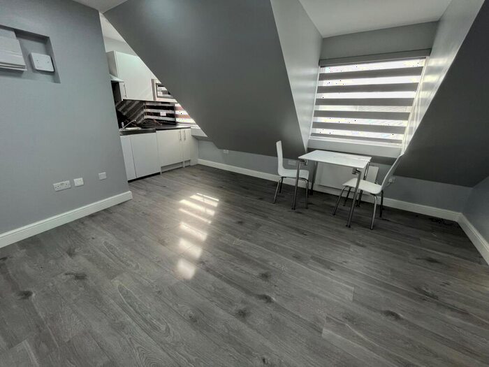 1 Bedroom Flat To Rent In The Burroughs, Hendon, London, NW4