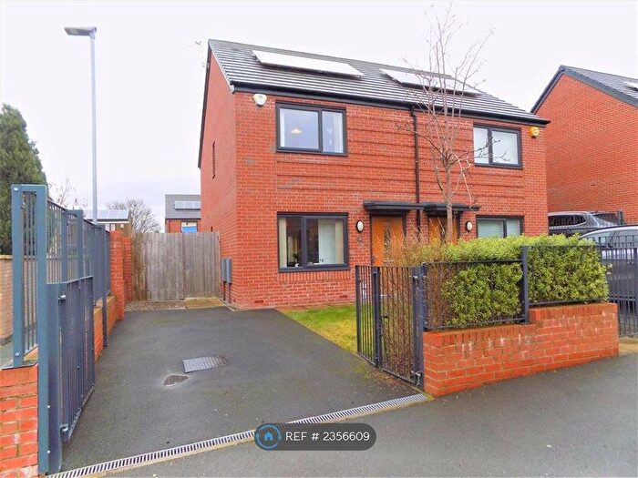 2 Bedroom Semi-Detached House To Rent In Abbotsbury Close, Manchester, M12
