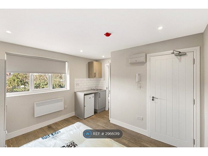 Studio To Rent In Park Road, Ashford, TW15