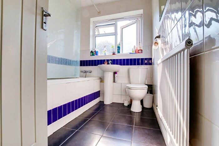 2 Bedroom Apartment For Sale In Shaftesbury Road, Canterbury, Kent, CT2