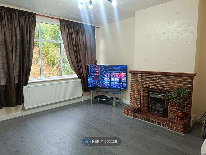 3 Bedroom Semi-Detached House To Rent In Hilltop Road, Whyteleafe, CR3