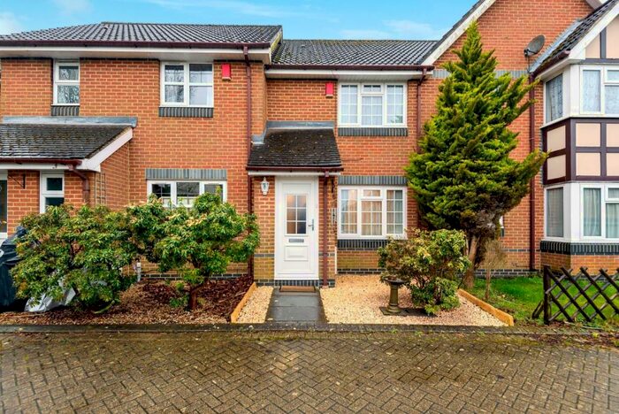 2 Bedroom House To Rent In Bedroom Terraced House In Caterham Valley, CR3