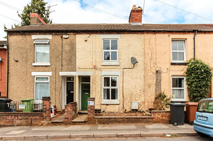 3 Bedroom Terraced House For Sale In Baker Street, Wellingborough, NN8