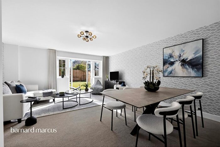 4 Bedroom Detached House For Sale In Haroldslea Drive, Horley, RH6