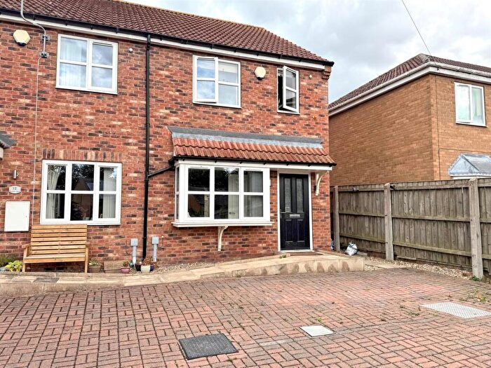 3 Bedroom End Of Terrace House For Sale In Burton Lane, Hornsea, HU18