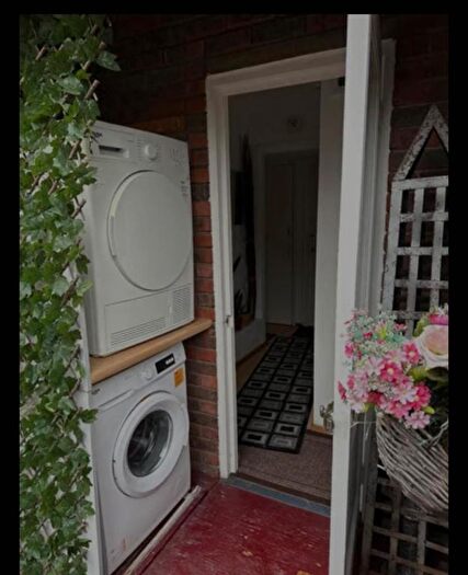 1 Bedroom Studio To Rent In Sheldrick Close, Croydon, London, SW19