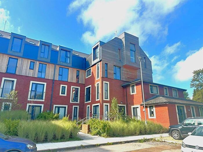 2 Bedroom Flat To Rent In Borough Road, Godalming, GU7