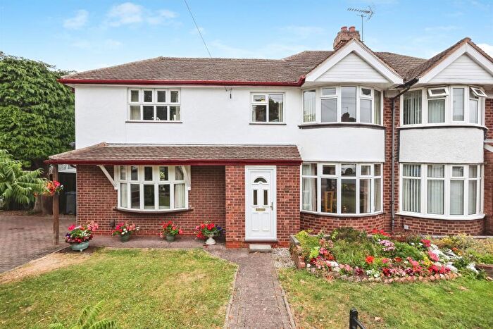 3 Bedroom Semi-Detached House For Sale In Shepheard Road, Birmingham, B26