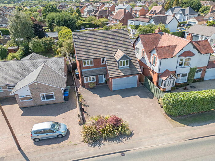 5 Bedroom Detached House For Sale In The Lodge, Alcester Road, Studley, B80