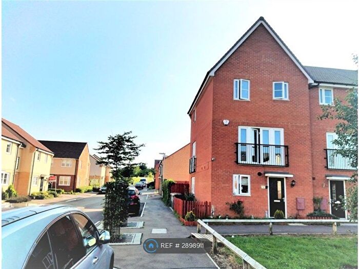 3 Bedroom Semi-Detached House To Rent In Vauxhall Way, Dunstable, LU6