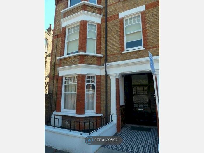 2 Bedroom Flat To Rent In Elmhurst Mansions, London SW4