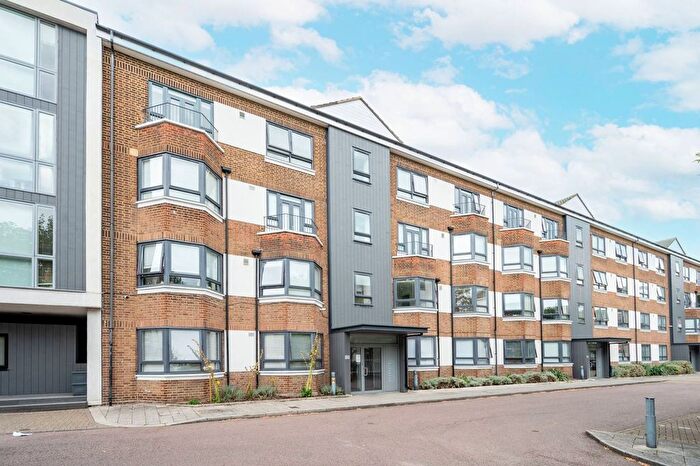 2 Bedroom Flat To Rent In Kew Bridge Court, Chiswick, London, W4