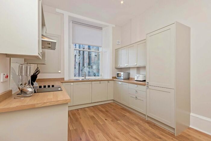 2 Bedroom Flat To Rent In Ruthven Street, Dowanhill, Glasgow, G12