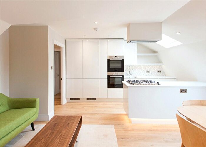 3 Bedroom Apartment To Rent In Clifton Hill, St John's Wood, London, NW8