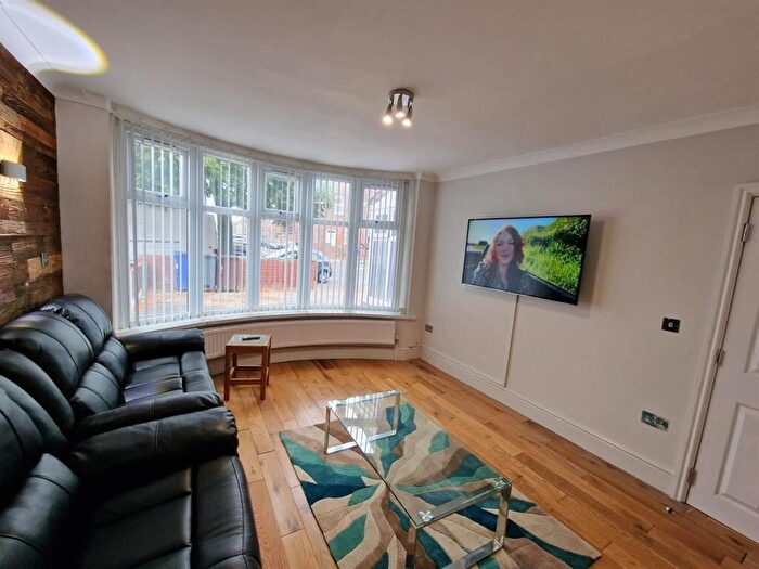 4 Bedroom House To Rent In Mauldeth Road, Stockport, M14