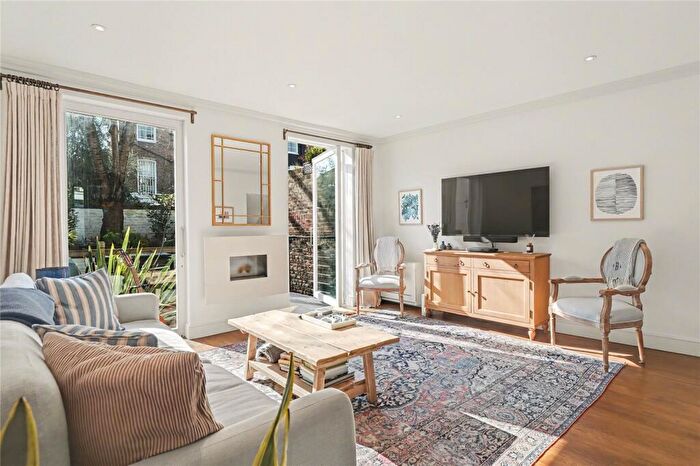 2 Bedroom Maisonette For Sale In Offord Road, Barnsbury, London, N1