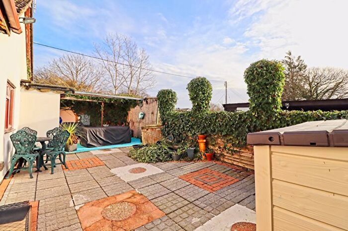 5 Bedroom Detached House For Sale In Wellington Avenue, Hullbridge, Hockley, SS5