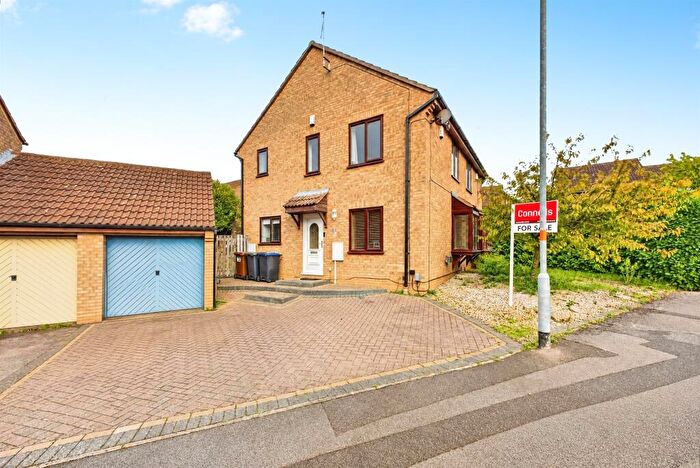 2 Bedroom Semi-Detached House For Sale In Brashland Drive, Northampton, NN4