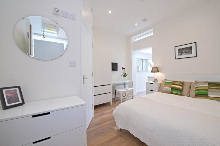 Studio To Rent In Bloemfontein Road, Shepherds Bush, W12