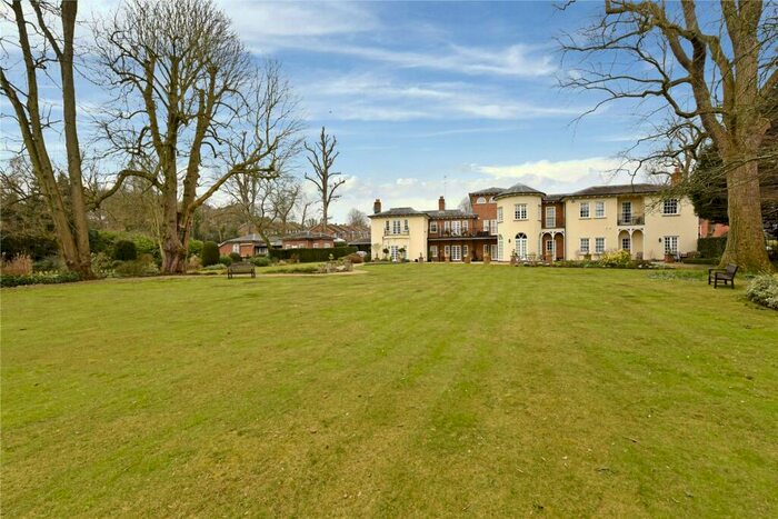 2 Bedroom Apartment To Rent In Quoitings Gardens, Marlow, Buckinghamshire, SL7