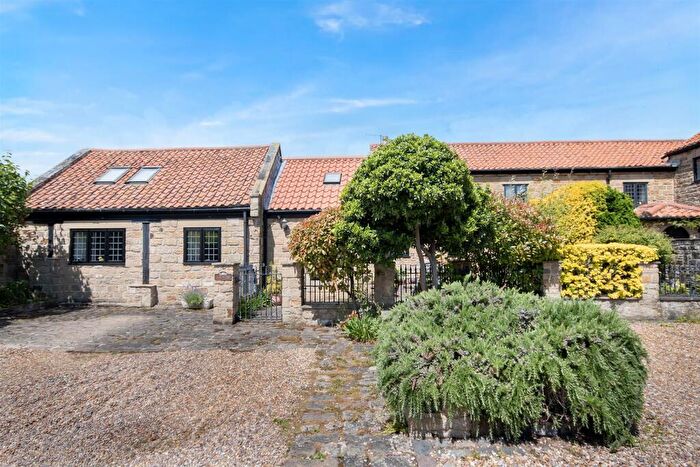 2 Bedroom Semi-Detached House For Sale In Corme Ecluse, Old Ravenfield, S65