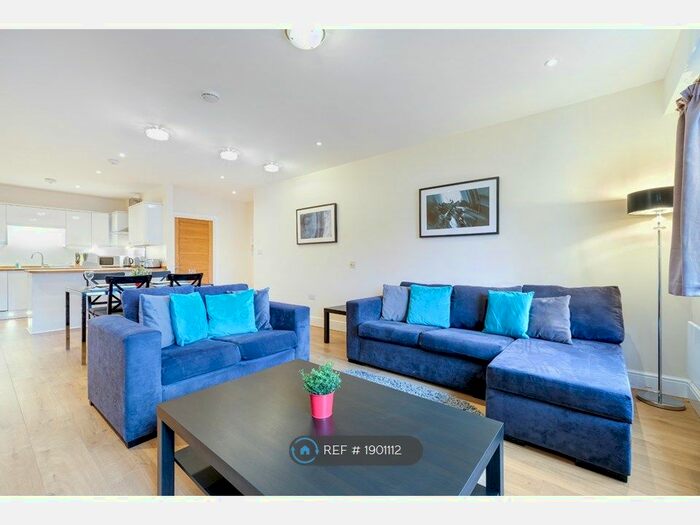 3 Bedroom Flat To Rent In Victoria House, Maidenhead, SL6