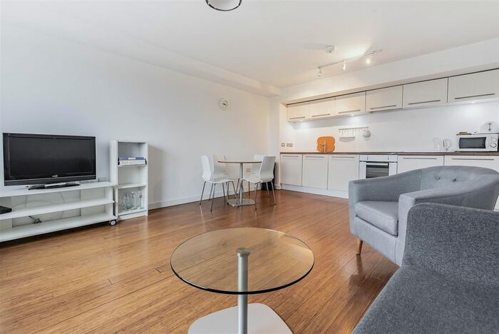 2 Bedroom Flat To Rent In Beeston Road, Beeston, Leeds, LS11