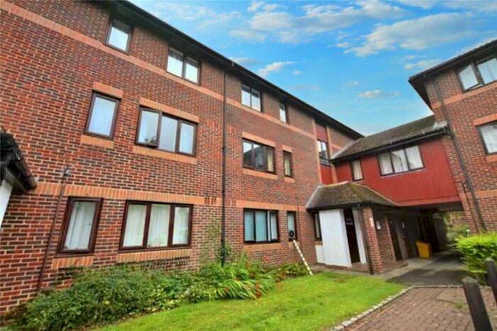 1 Bedroom Apartment To Rent In Pebble Drive, Didcot, Oxfordshire, OX11