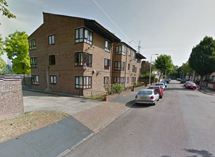 1 Bedroom Flat To Rent In Dore Avenue, London, E12