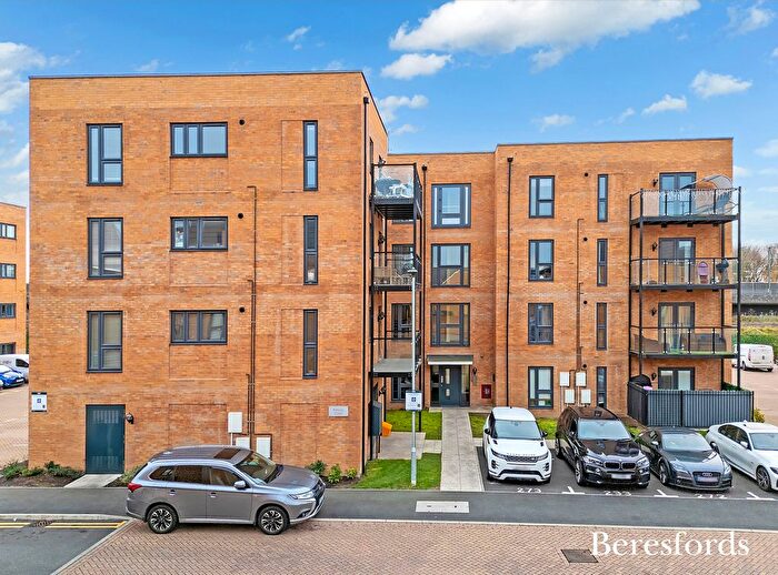 2 Bedroom Flat For Sale In Lance Street, Rainham, RM13