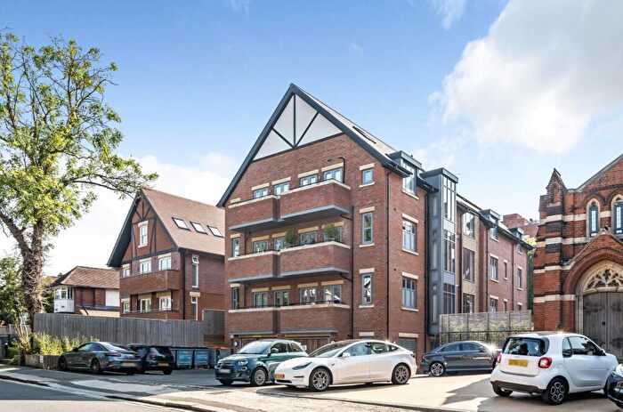 2 Bedroom Flat For Sale In Holden Road, Woodside Park, N12