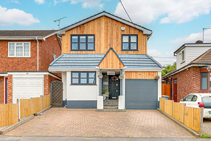 4 Bedroom Detached House For Sale In Hambro Avenue, Rayleigh, SS6